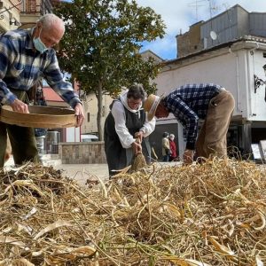 El leonés Víctor Martín, del restaurante Trigo, recibe la Alubia de Saldaña 2021 (Galería de fotos)