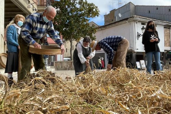 El leonés Víctor Martín, del restaurante Trigo, recibe la Alubia de Saldaña 2021 (Galería de fotos)